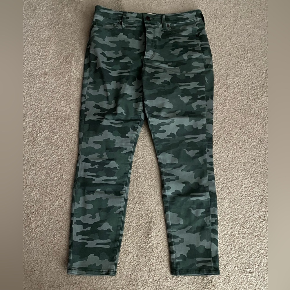 Universal Thread Green Camo Skinny Pants